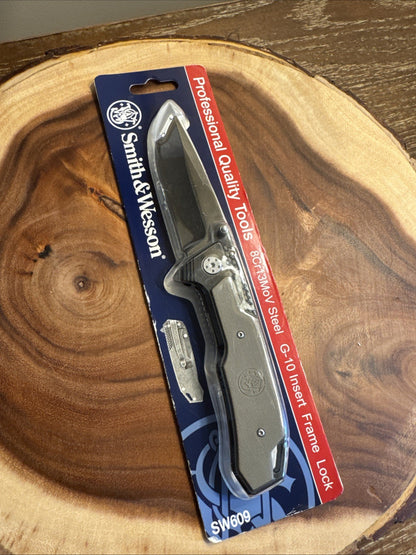  Smith & Wesson SW609 3.55" High Carbon Stainless Blade Liner Lock Folding Knife