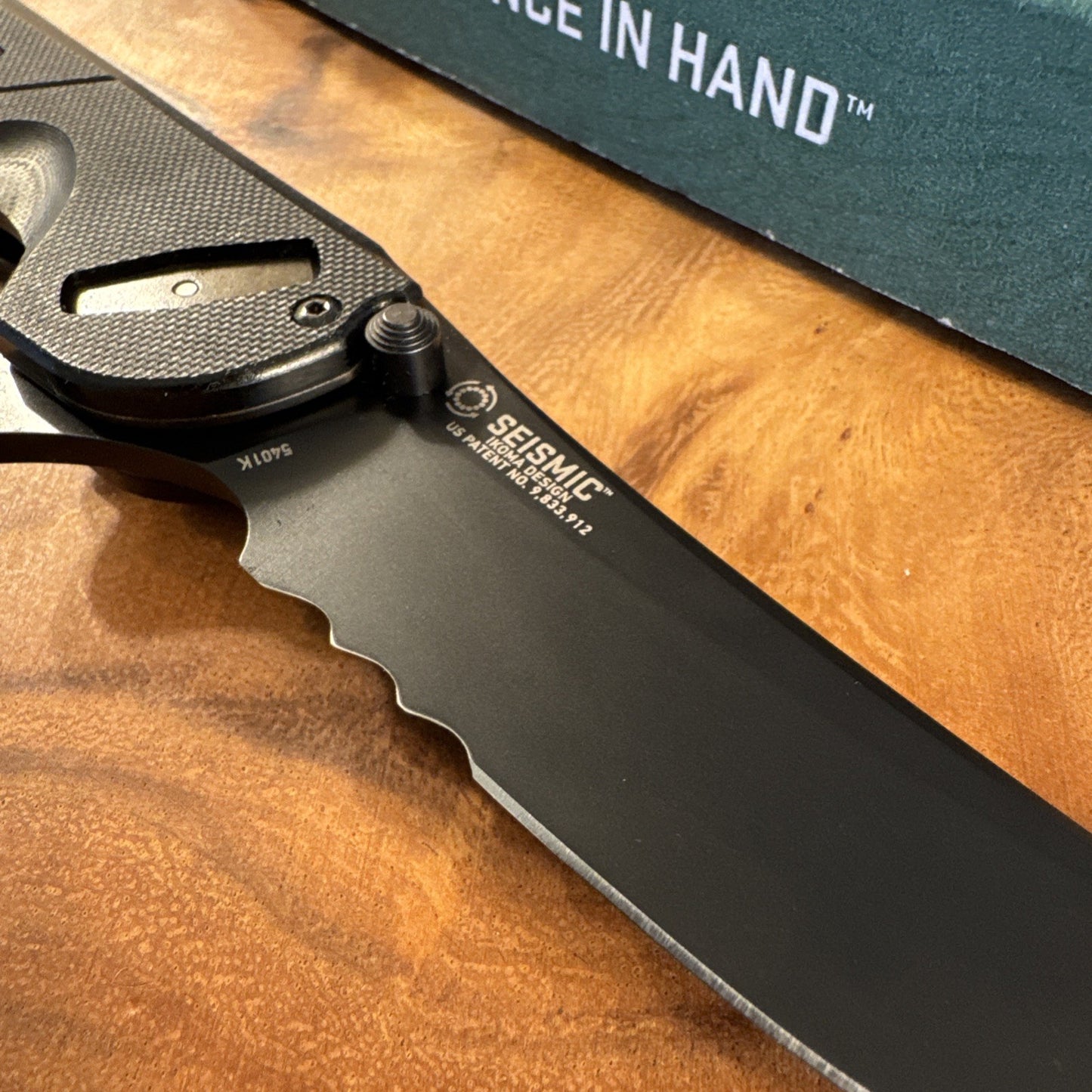 CRKT Seismic Folder Knife – Black with Black Serrrations 5401K