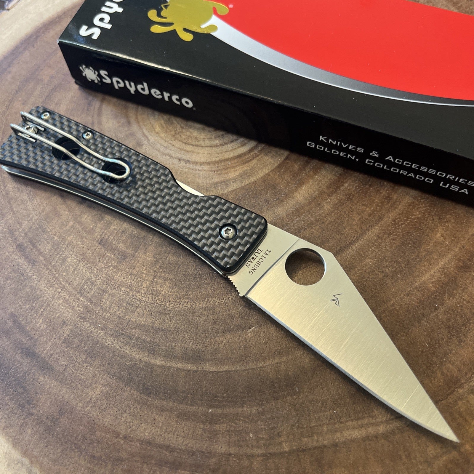 Spyderco Watu CPM-20CV Satin Plain Blade Carbon Fiber/G10 - C251CFP